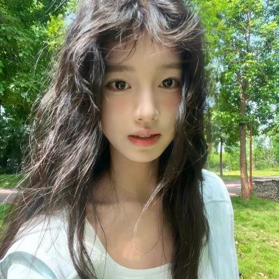 在他的阴影下